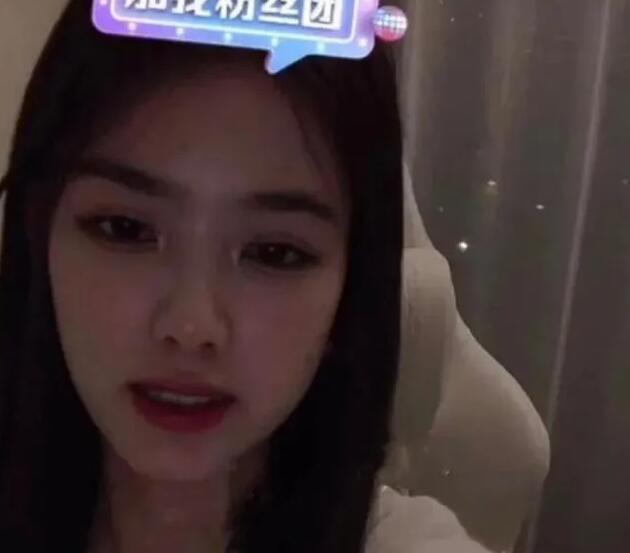 孙一宁的报应来了,无美颜照片刚被喷太丑,整容前的模样又被曝光