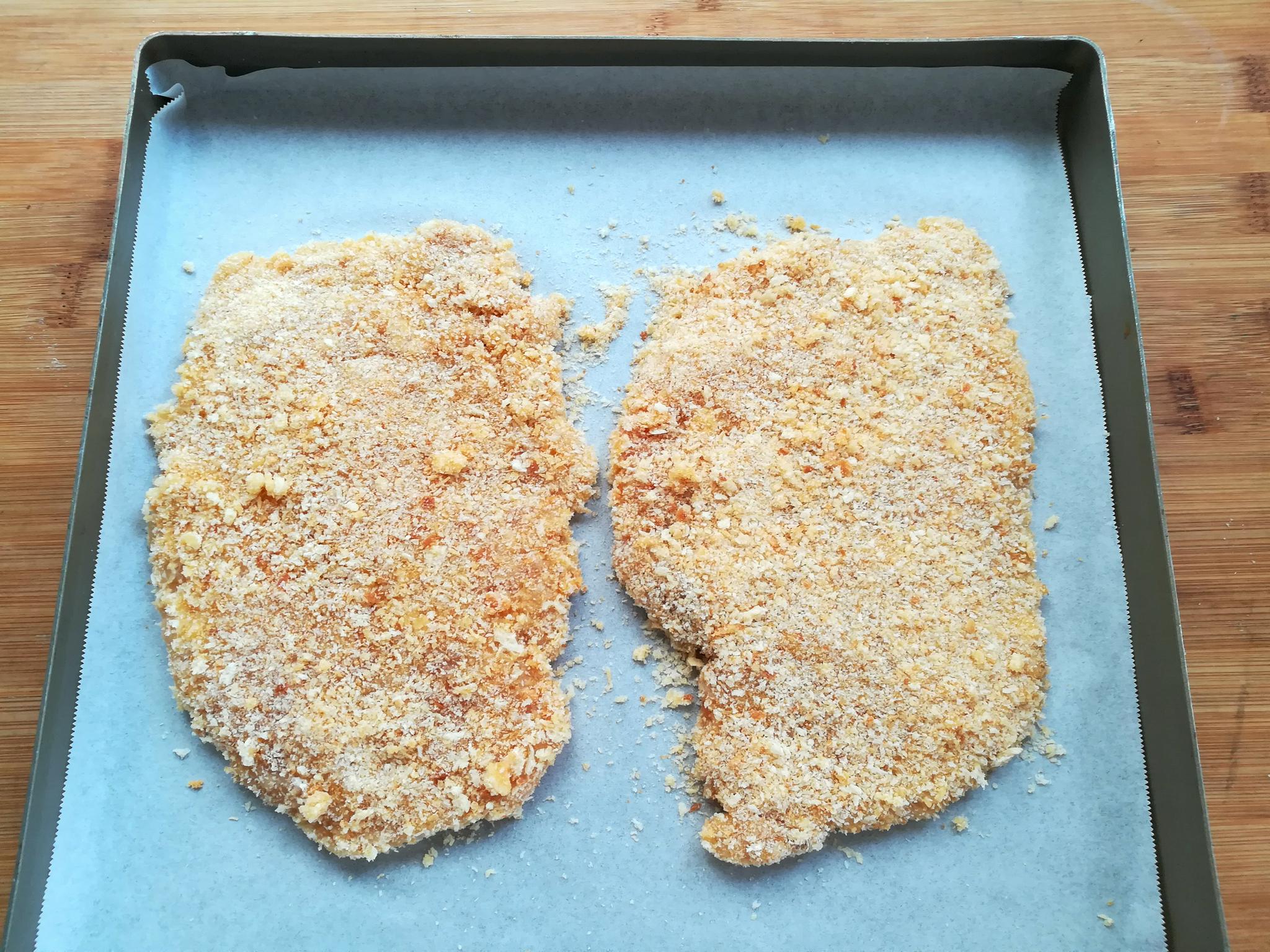 不用油炸的香酥鸡排,操作简单,一个烤箱就能做,少油更健康