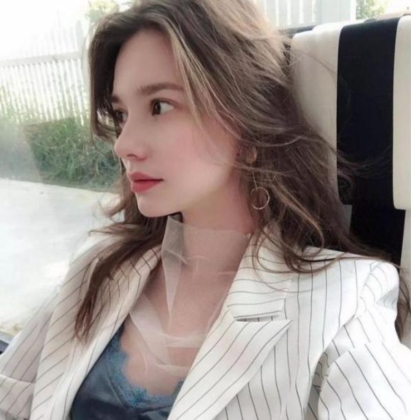 浙大混血校花因走红侧颜神似女明星中文名让人哭笑不得