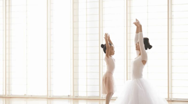 湖南5岁女孩练舞致截瘫,父母拒买轮椅帮其康复,1年后已能奔跑休闲区蓝鸢梦想 - Www.slyday.coM 湖南5岁女孩练舞致截瘫,父母拒买轮椅帮其康复,1年后已能奔跑休闲区蓝鸢梦想 - Www.slyday.coM