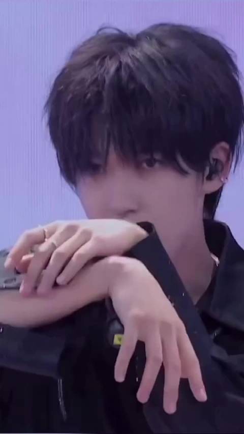 贺峻霖芳心纵火犯,素颜也是熠熠闪耀,让人心动!