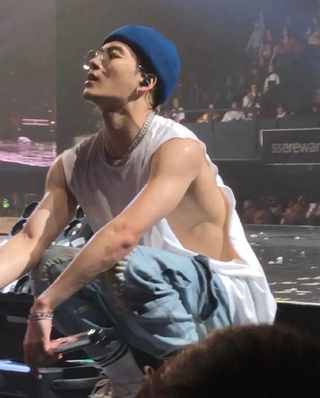 老头乐背心,拿来吧你!|老头|王嘉尔|单穿_新浪新闻