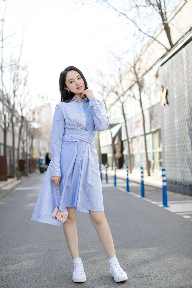 玖月奇迹王小玮身材原来这么好穿衬衫裙短过膝盖小细腿真抢镜