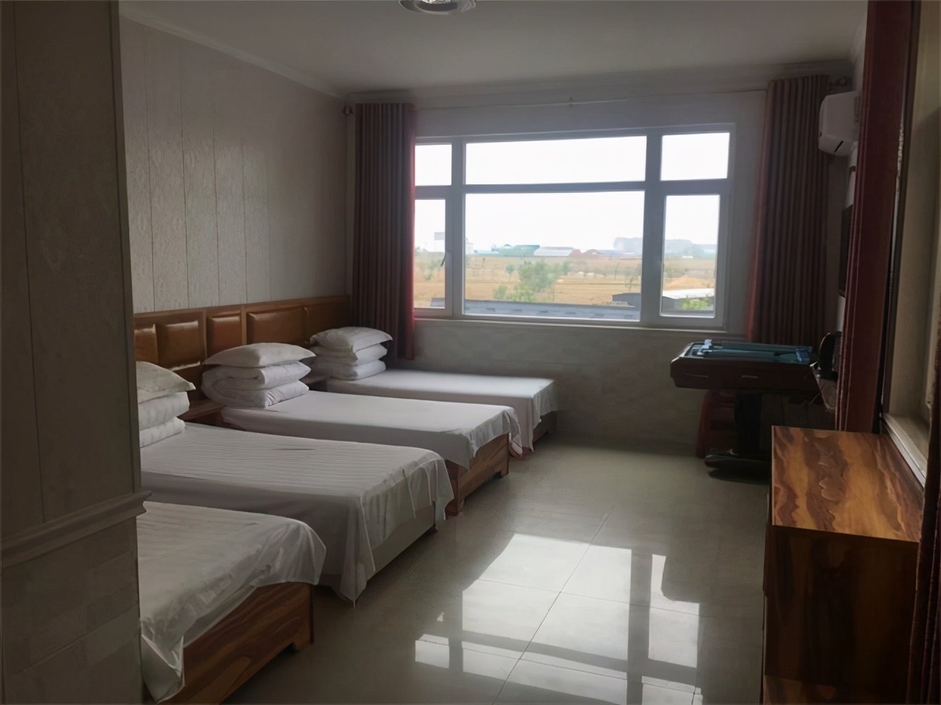 辽宁葫芦岛东戴河亿方客农家院距海边仅一步之遥海滩随便玩