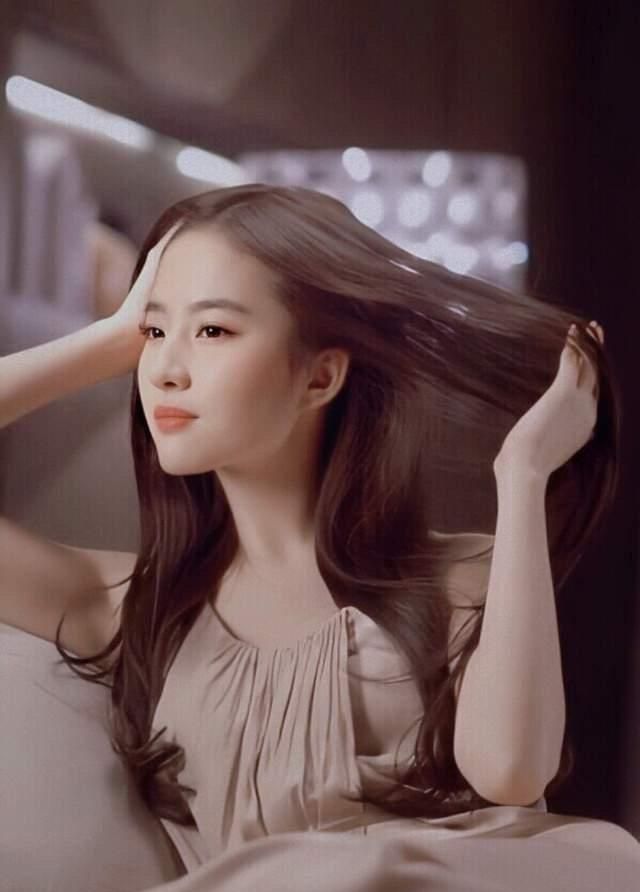 35岁刘亦菲酷似少女,清纯靓丽气质优雅,这发量也太令人羡慕了休闲区蓝鸢梦想 - Www.slyday.coM 35岁刘亦菲酷似少女,清纯靓丽气质优雅,这发量也太令人羡慕了休闲区蓝鸢梦想 - Www.slyday.coM