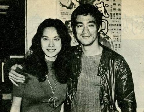 那一天晚上,李小龙确实跟丁佩待在一块,两个年轻人,又是孤男寡女,一起