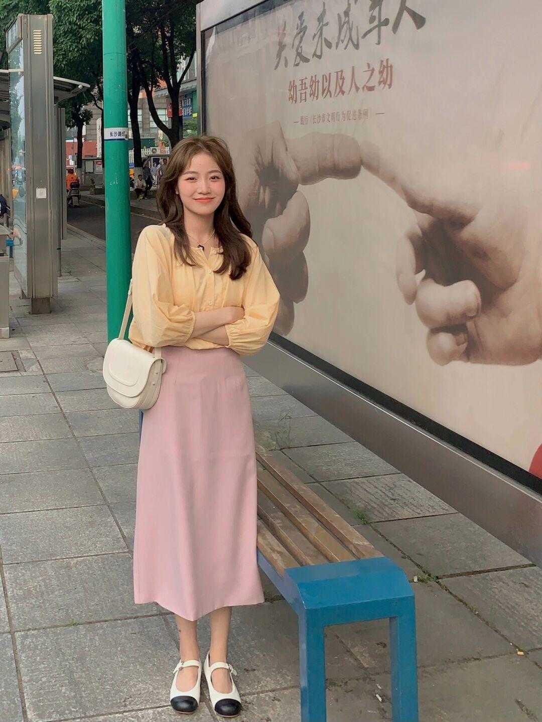 25到30岁的女生,多试试韩系少女风穿搭,清新浪漫又有格调