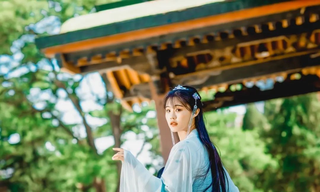 一朵绚丽奇花,一位纯情女子,《初夏》中朱淑真的忧愁与伤感