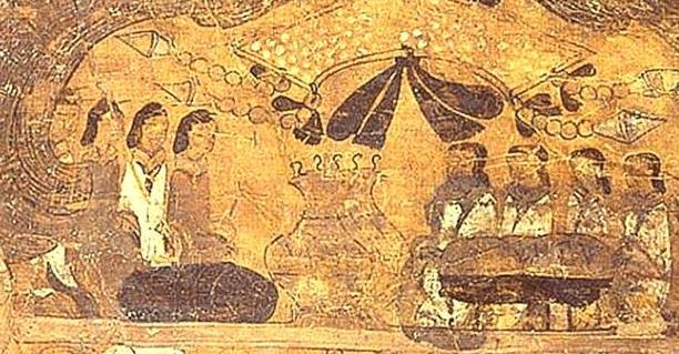 作为中国古代服饰文化的重要部分,楚国女性日常服装有哪些特征?