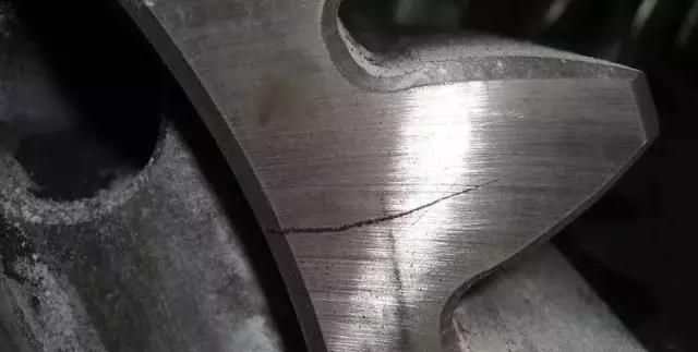 淬火裂纹,锻造裂纹,磨削裂纹的特性及区别