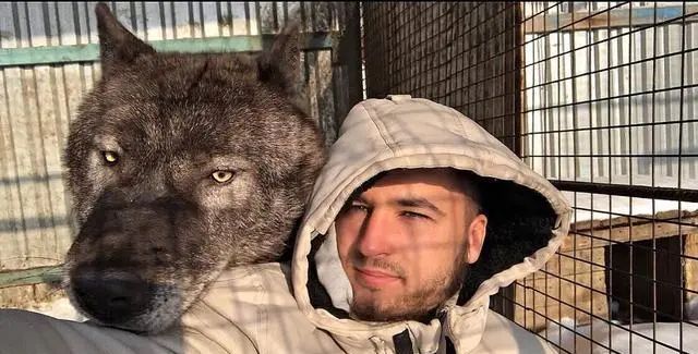 外出游玩发现1只小狗,带回家后越养越觉得不对劲:外国人胆子真大休闲区蓝鸢梦想 - Www.slyday.coM 外出游玩发现1只小狗,带回家后越养越觉得不对劲:外国人胆子真大休闲区蓝鸢梦想 - Www.slyday.coM