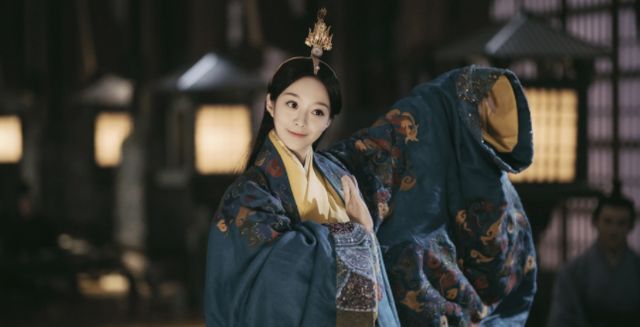 作为中国古代服饰文化的重要部分,楚国女性日常服装有哪些特征?