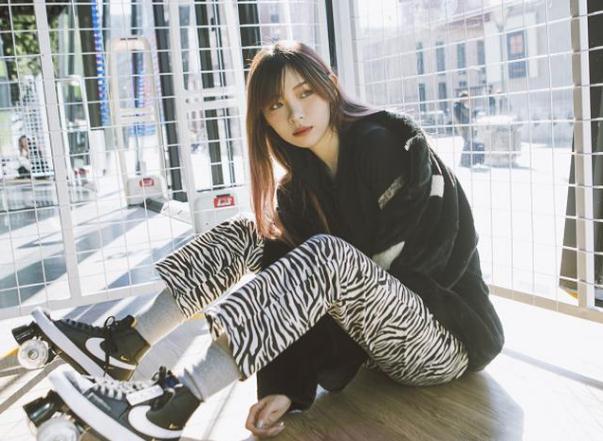 在以往的视频中,痞幼总会时不时拿自己的豪车以及价