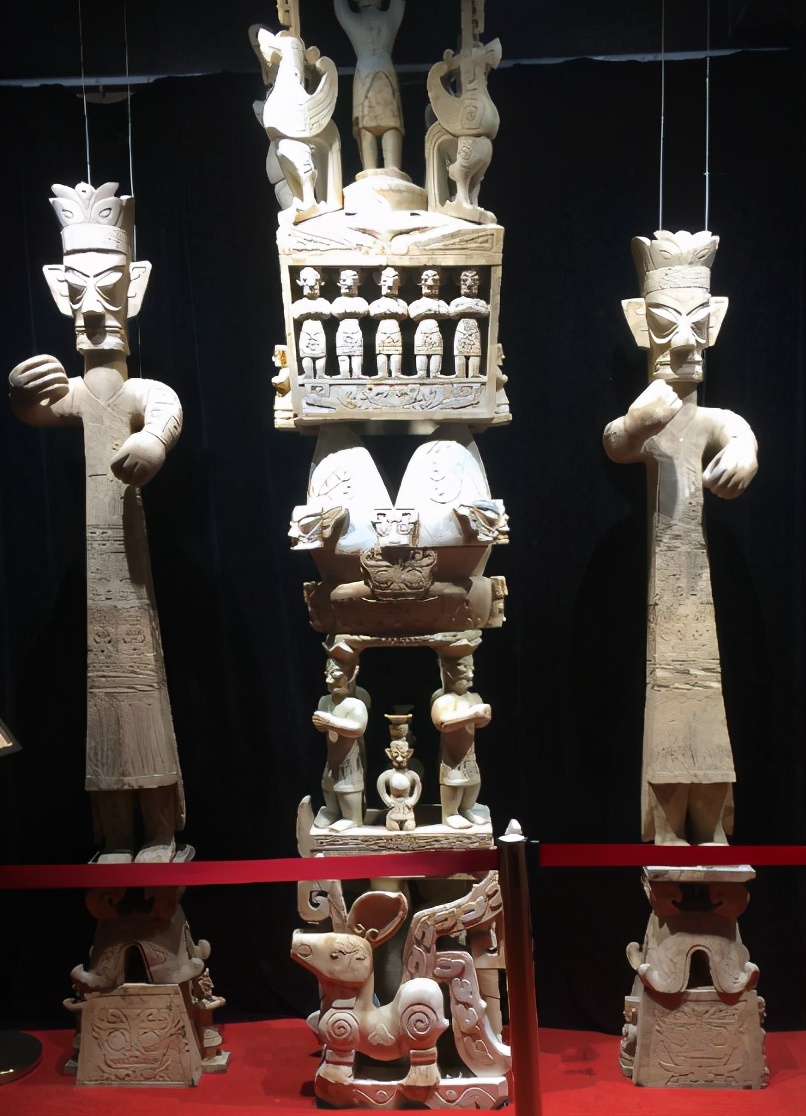 这个玉神坛真假难辨,要知道三星堆原件已毁损,修复后争议不小