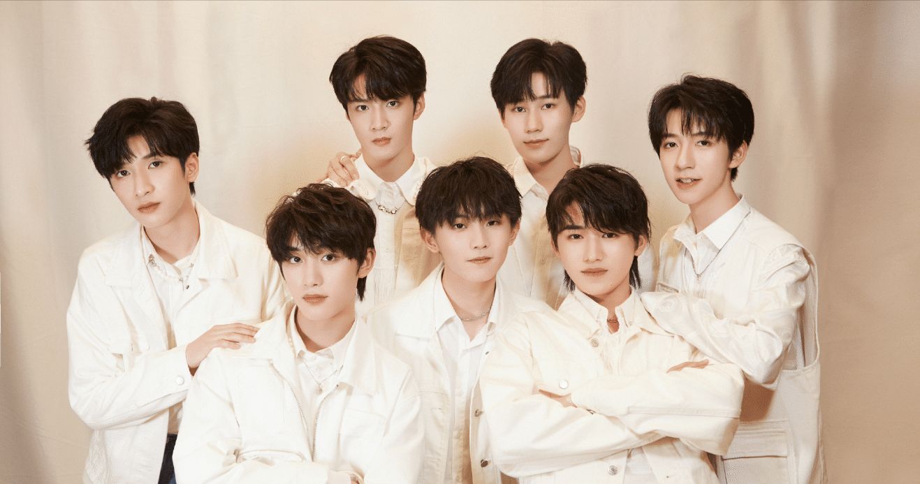 快本就这么欣赏时代峰峻的艺人三代团跟着二代团参加快本