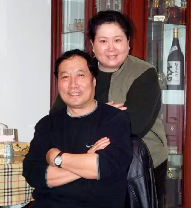 破产至今单身,女配角嫁给了大导演|便衣警察|谭小燕|申军谊_新浪新闻