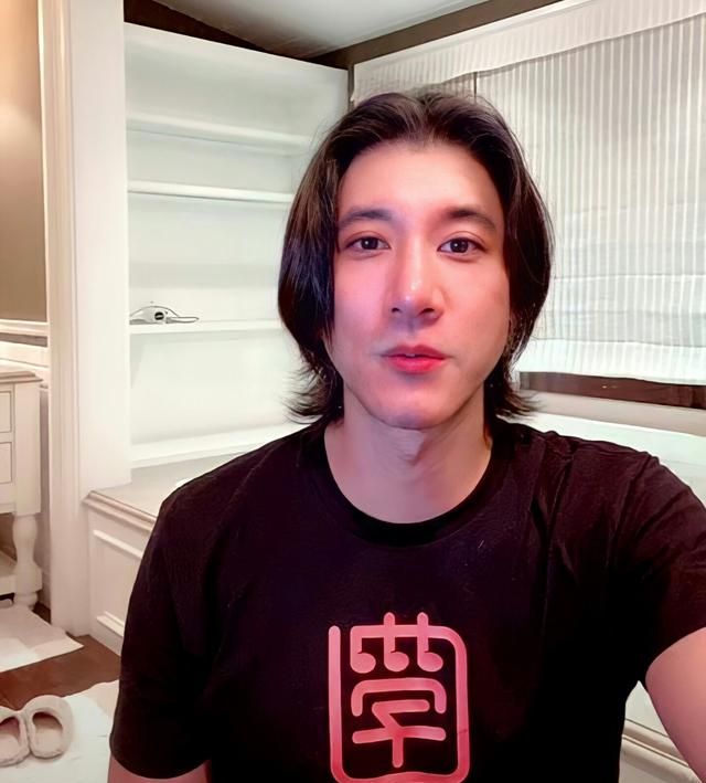 王力宏终于刮胡子了自嘲络腮胡像山顶洞人如今重回颜值巅峰