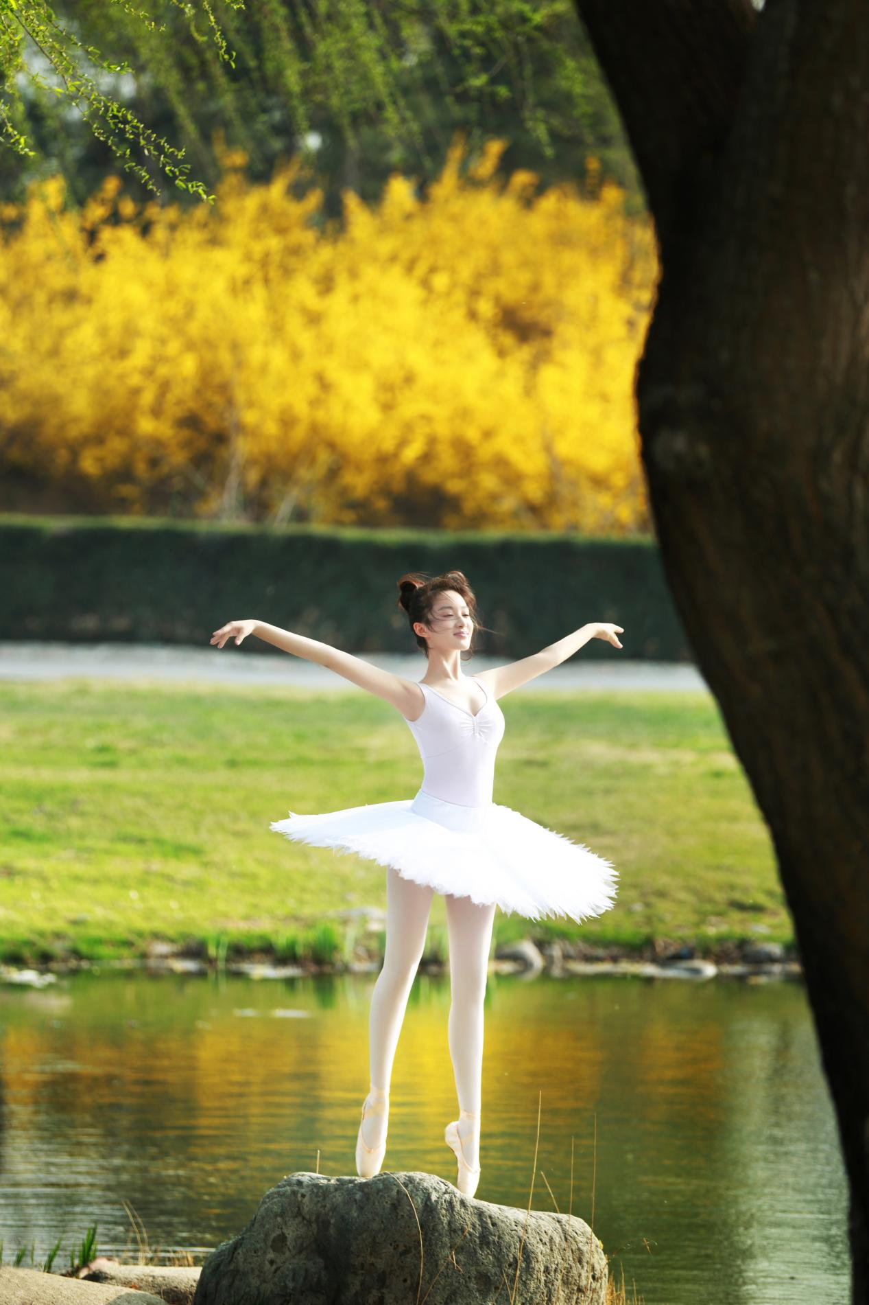 内娱少有的真·全能小花孙嘉璐,跳芭蕾懂插花,骑马射箭样样行!