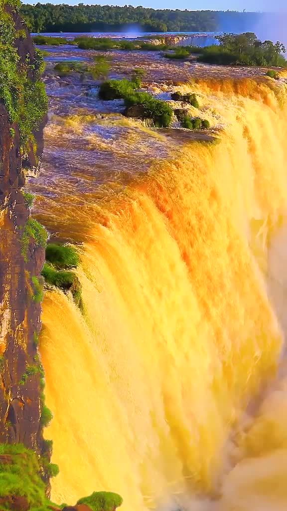 早上等待了6个小时拍摄的黄金瀑布