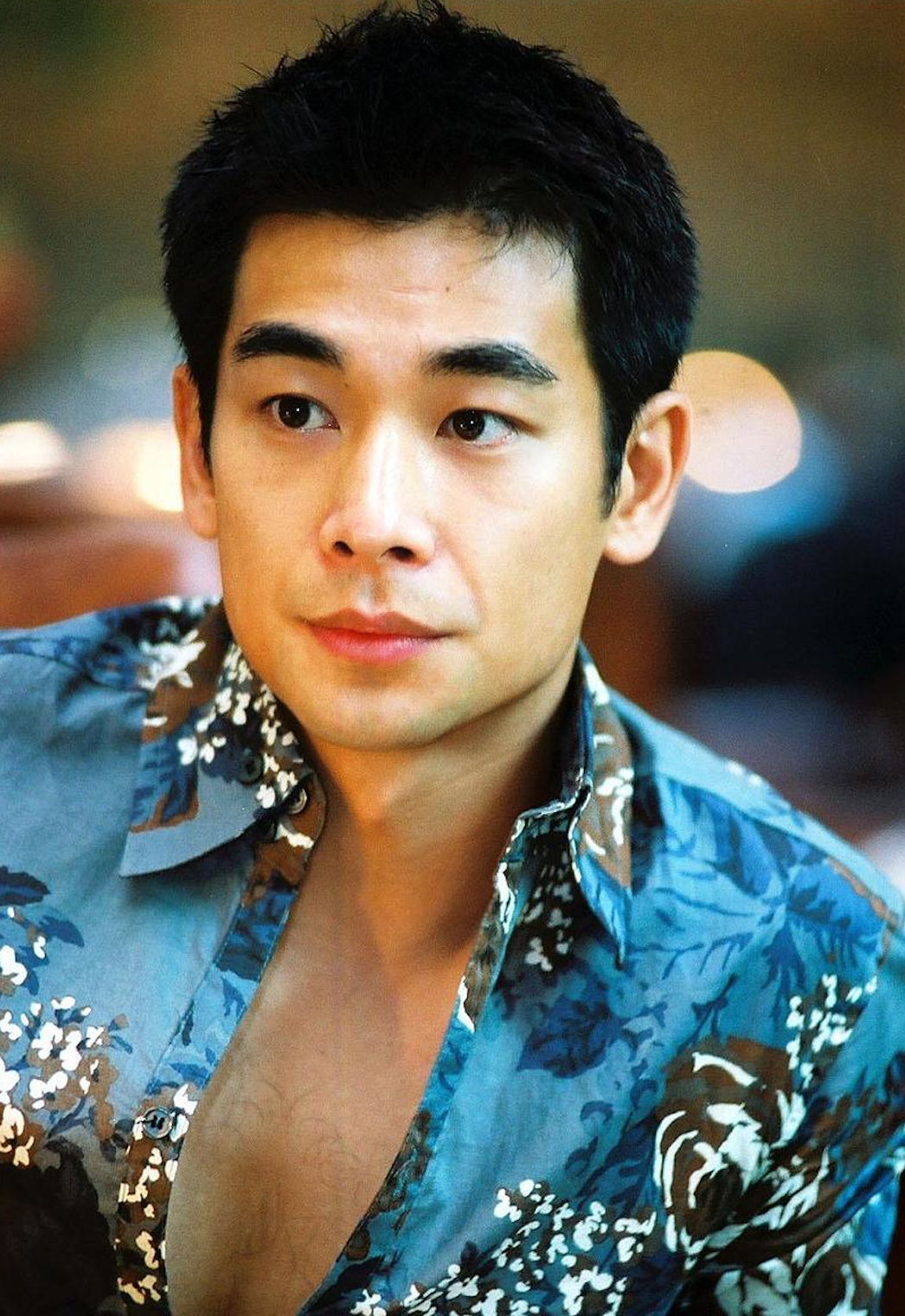 赵文卓13岁长女回国度假与家人合照长腿抢镜张丹露感叹又高了