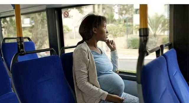 西安大妈公交上逼孕妇让座,诅咒宝宝迟早会死掉,会遭报应吗?休闲区蓝鸢梦想 - Www.slyday.coM