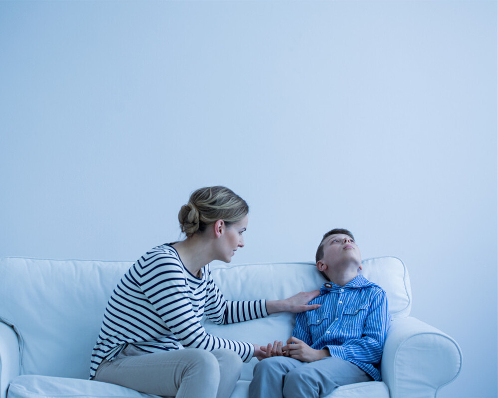 男孩不愿意上学,被父母带到工地干苦力活,可没几天宝妈就后悔了休闲区蓝鸢梦想 - Www.slyday.coM 男孩不愿意上学,被父母带到工地干苦力活,可没几天宝妈就后悔了休闲区蓝鸢梦想 - Www.slyday.coM