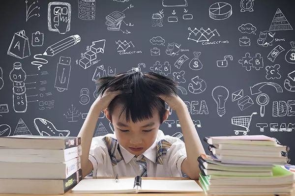 男孩不愿意上学,被父母带到工地干苦力活,可没几天宝妈就后悔了休闲区蓝鸢梦想 - Www.slyday.coM 男孩不愿意上学,被父母带到工地干苦力活,可没几天宝妈就后悔了休闲区蓝鸢梦想 - Www.slyday.coM