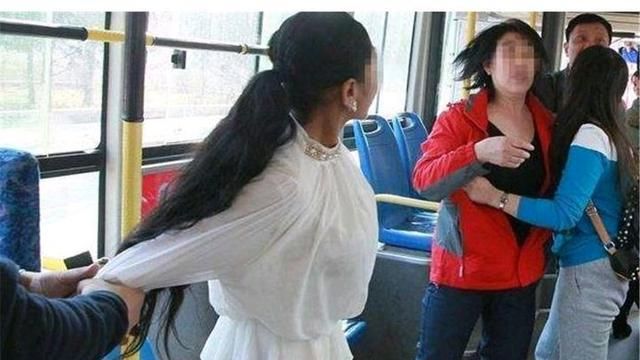 西安大妈公交上逼孕妇让座,诅咒宝宝迟早会死掉,会遭报应吗?休闲区蓝鸢梦想 - Www.slyday.coM