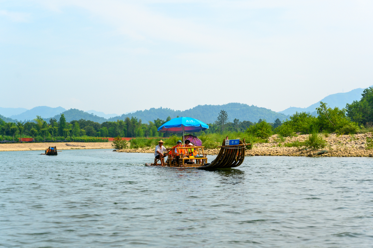 楠溪江竹筏漂流,沿途诗意盎然风景绝美,宛如"世外桃源"