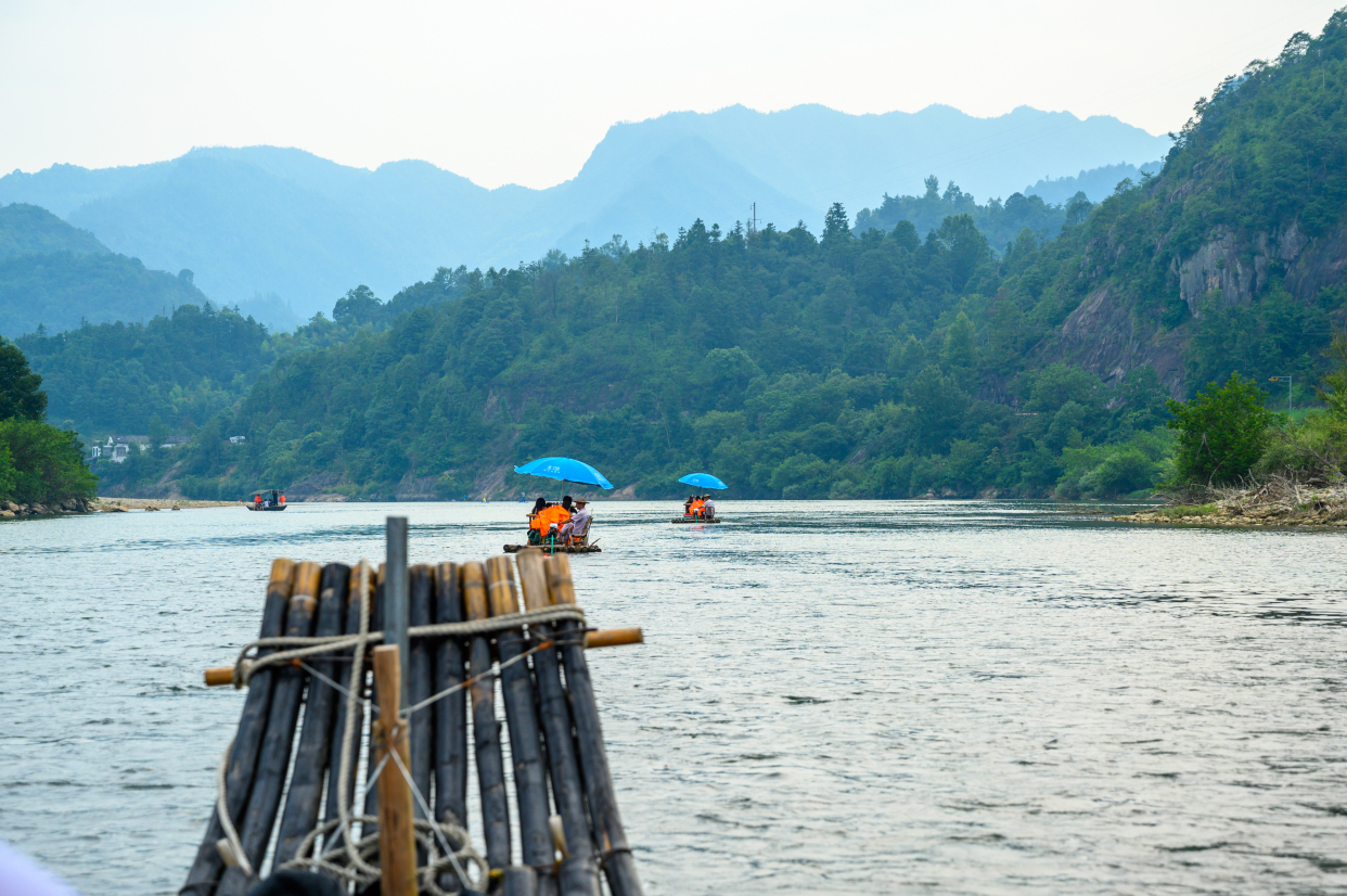 楠溪江竹筏漂流,沿途诗意盎然风景绝美,宛如"世外桃源"