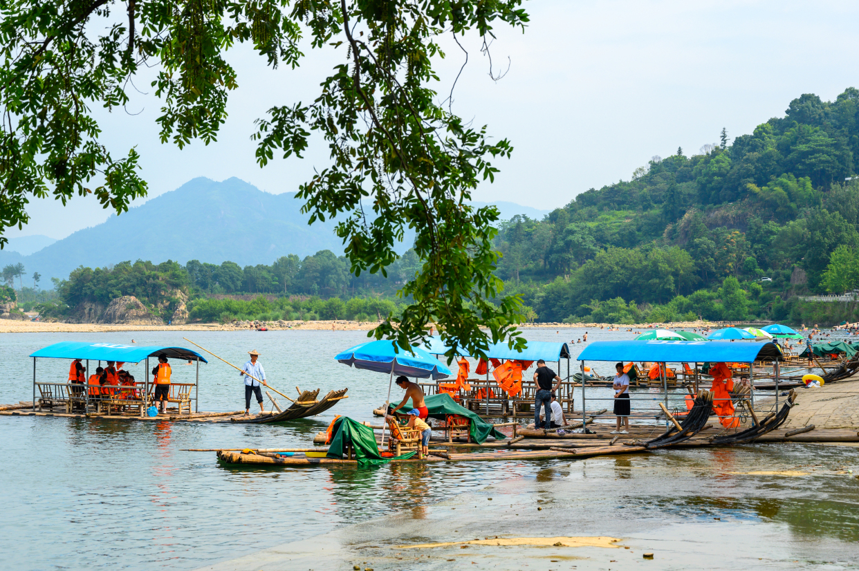 楠溪江竹筏漂流,沿途诗意盎然风景绝美,宛如"世外桃源"