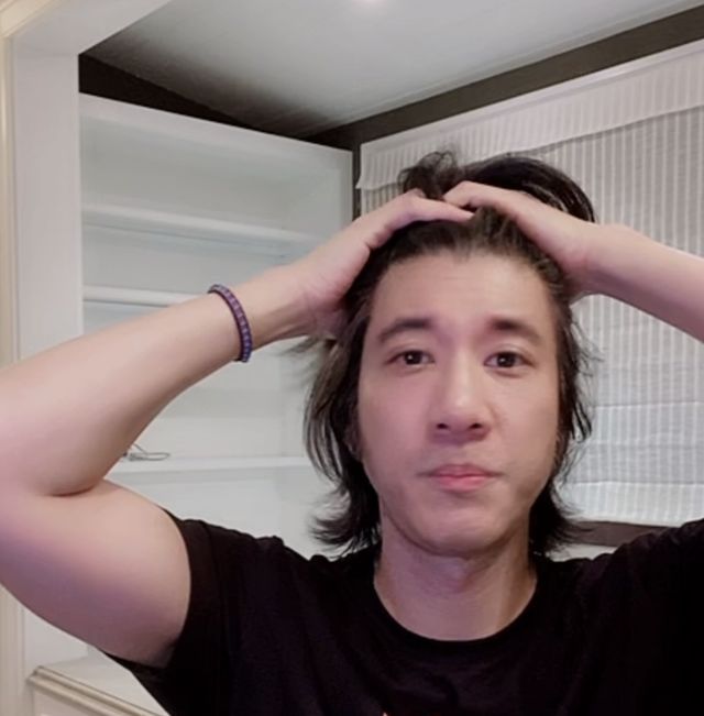 曾经乐坛顶流王力宏变流浪汉直播卖货日收百万