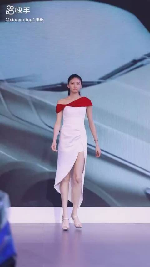 肖雨婷: 长腿女神 你只管自信有趣