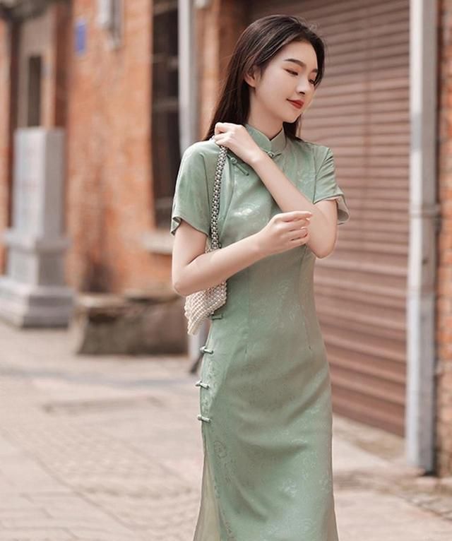 气质女人拍照姿势,学会这八种姿势,照片落落大方,温柔优雅