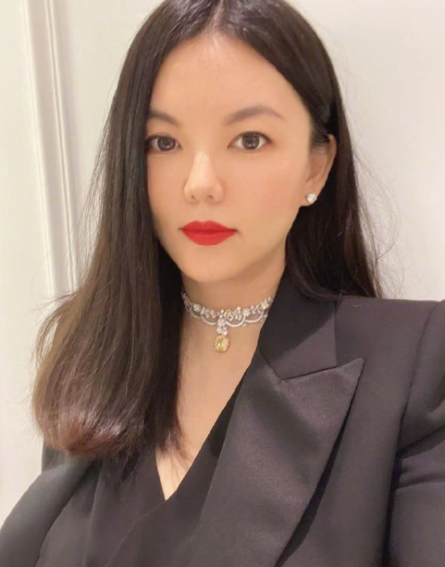 李湘瘦身成功晒美照,高奢打扮越来越美,这种生活谁不羡慕