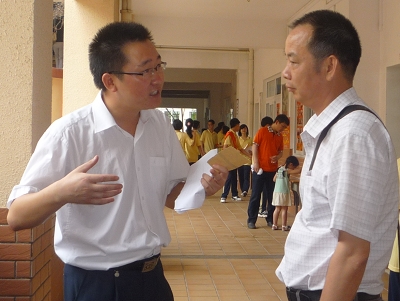 男孩不愿意上学,被父母带到工地干苦力活,可没几天宝妈就后悔了休闲区蓝鸢梦想 - Www.slyday.coM 男孩不愿意上学,被父母带到工地干苦力活,可没几天宝妈就后悔了休闲区蓝鸢梦想 - Www.slyday.coM