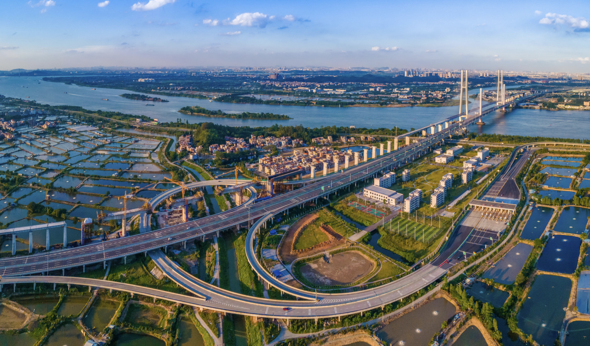 广中江高速四期完成沥青摊铺阶段,通车后江门到广州将节约30分钟