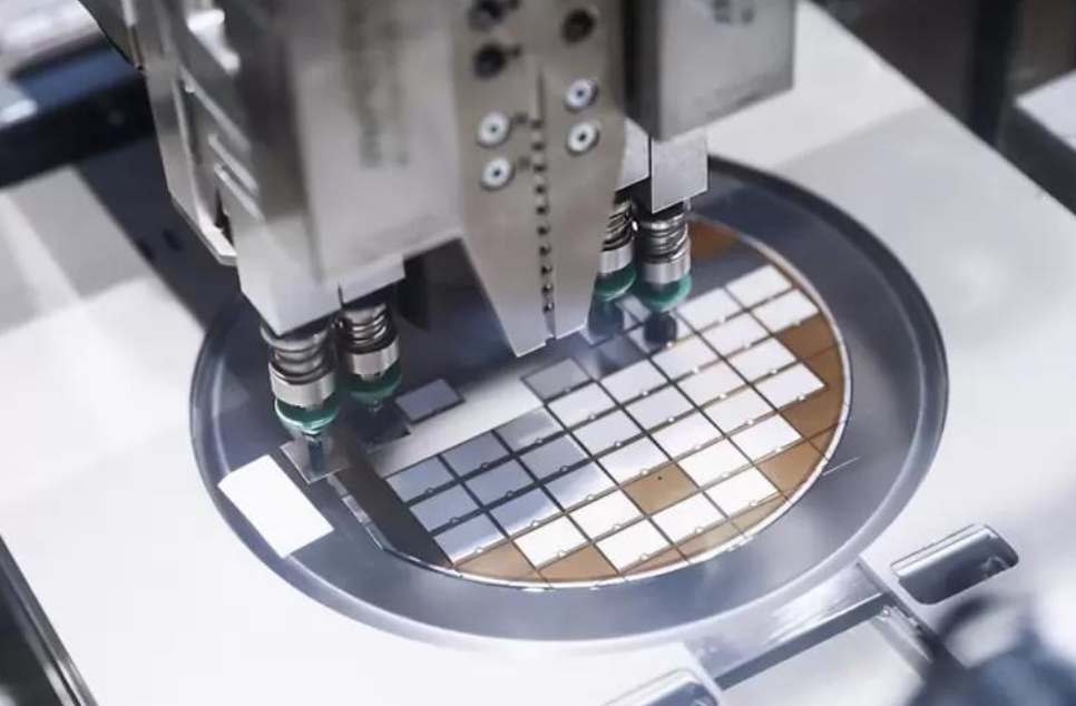 专家称芯片短缺有望在明年缓解，真的？休闲区蓝鸢梦想 - Www.slyday.coM