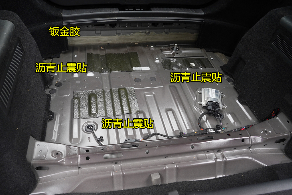 瑞虎8 plus 地板结构拆解:工人们的垃圾箱