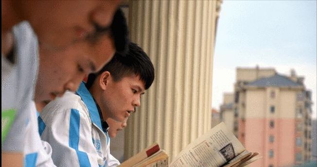 云南男孩高考713分被清华录取,却失声痛哭,看到手后众人泪奔休闲区蓝鸢梦想 - Www.slyday.coM