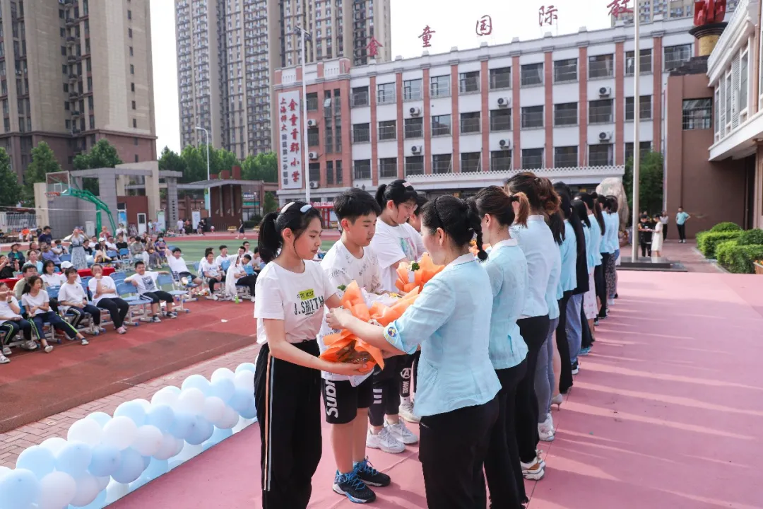唐山市金童首郡小学2021届牛津班毕业典隆重举行