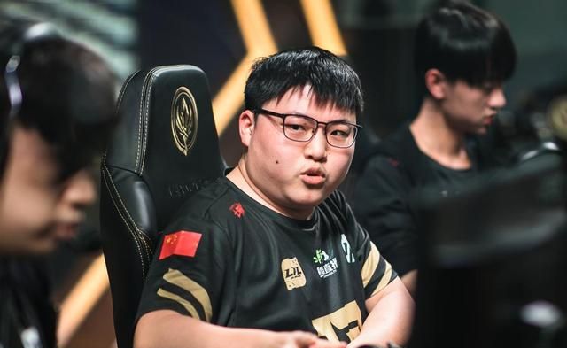 英雄联盟如果uzi真的成功复出但面临的情况却是不容乐观