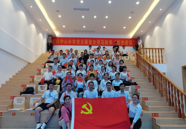 会昌县庄口中心小学红色走读学党史教书育人跟党走