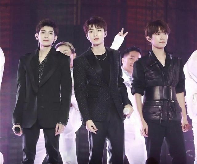 王一博王俊凯王源同台演出,动作竟和它神相似