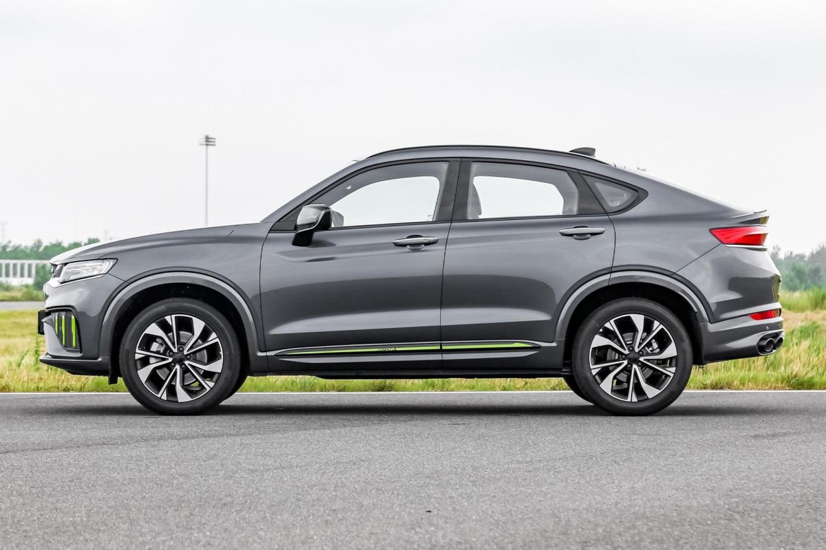 吉利再次良心,2.0t 8at 溜背suv,入门不到14万,带你看星越s