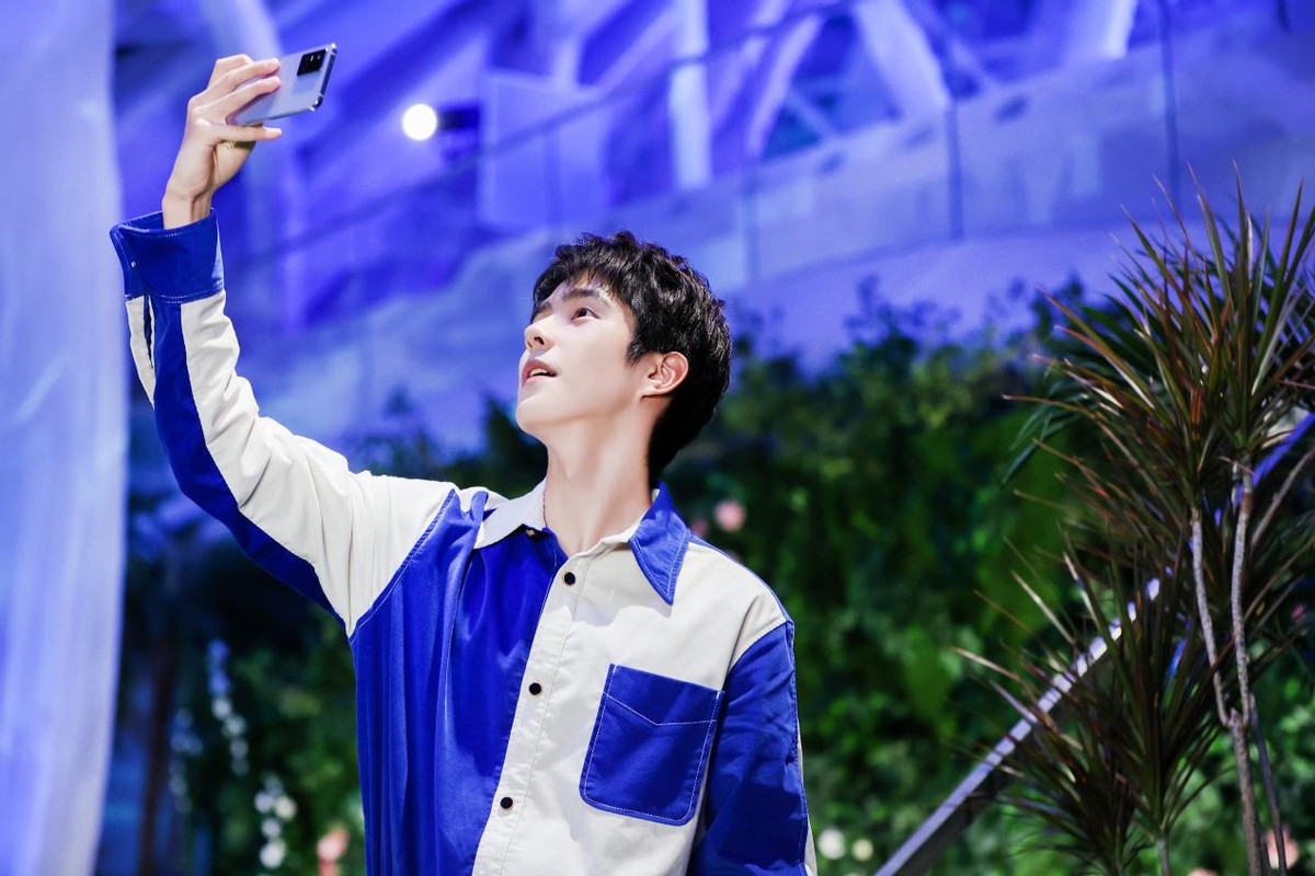 刘昊然出席vivo S10新机发布会,现场用新品手机照亮“自然美”休闲区蓝鸢梦想 - Www.slyday.coM 刘昊然出席vivo S10新机发布会,现场用新品手机照亮“自然美”休闲区蓝鸢梦想 - Www.slyday.coM