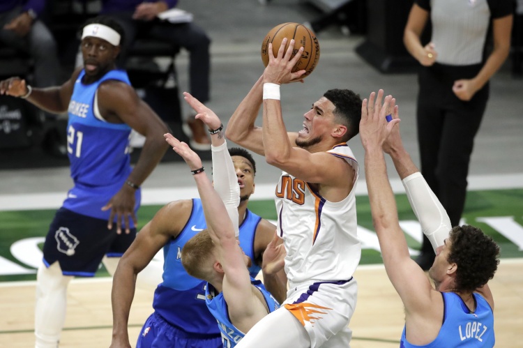 布克成为2000年以来第五位24岁及以下球员 总决赛多次砍下30