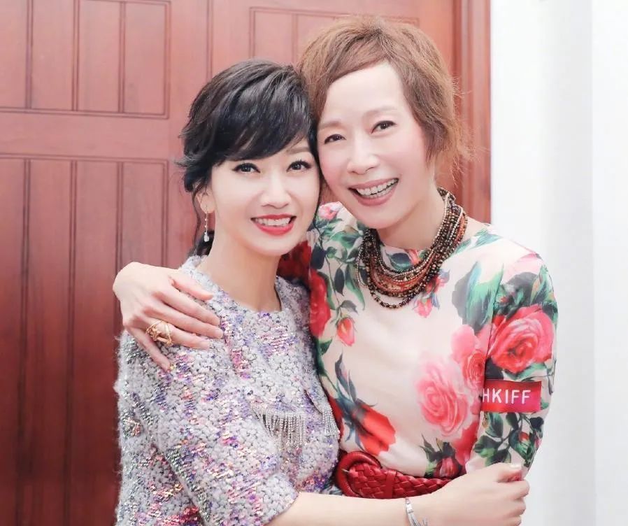 还记得断桥湖畔的叶童赵雅芝吗30年过去两人才堪堪收获幸福