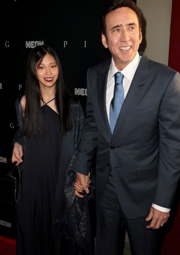 尼古拉斯凯奇出席新片首映携小31岁娇妻新片烂番茄新鲜度98