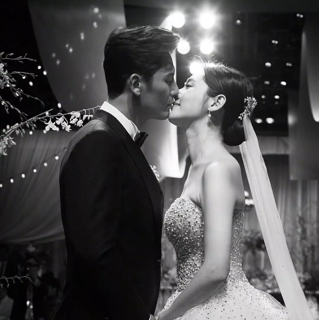 2017年1月18日,于晓光与秋瓷炫结婚.